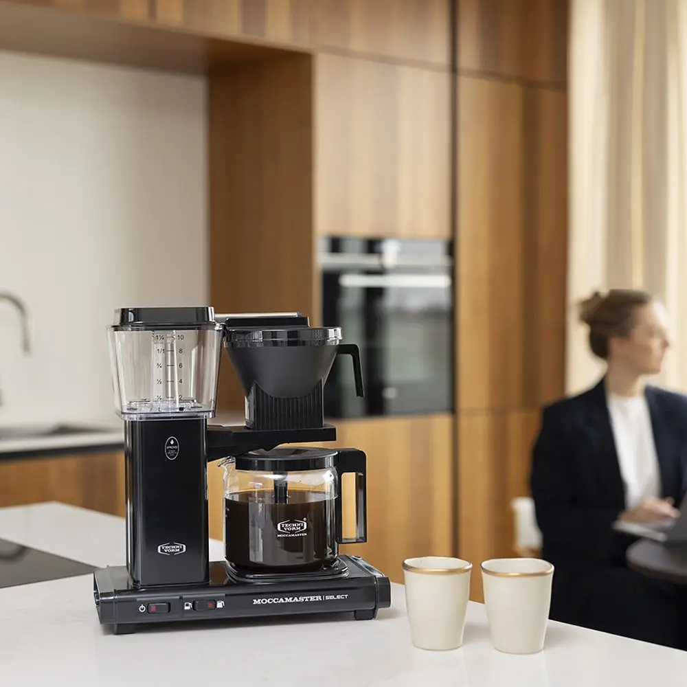 id4-moccamaster-kbg-select-black-3.webp