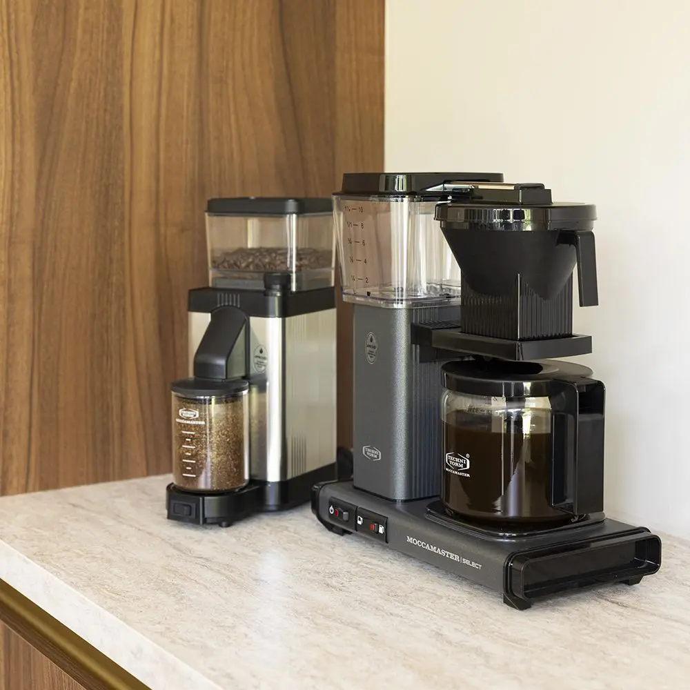 id4-moccamaster-km5-burr-grinder-polished-silver-2.webp