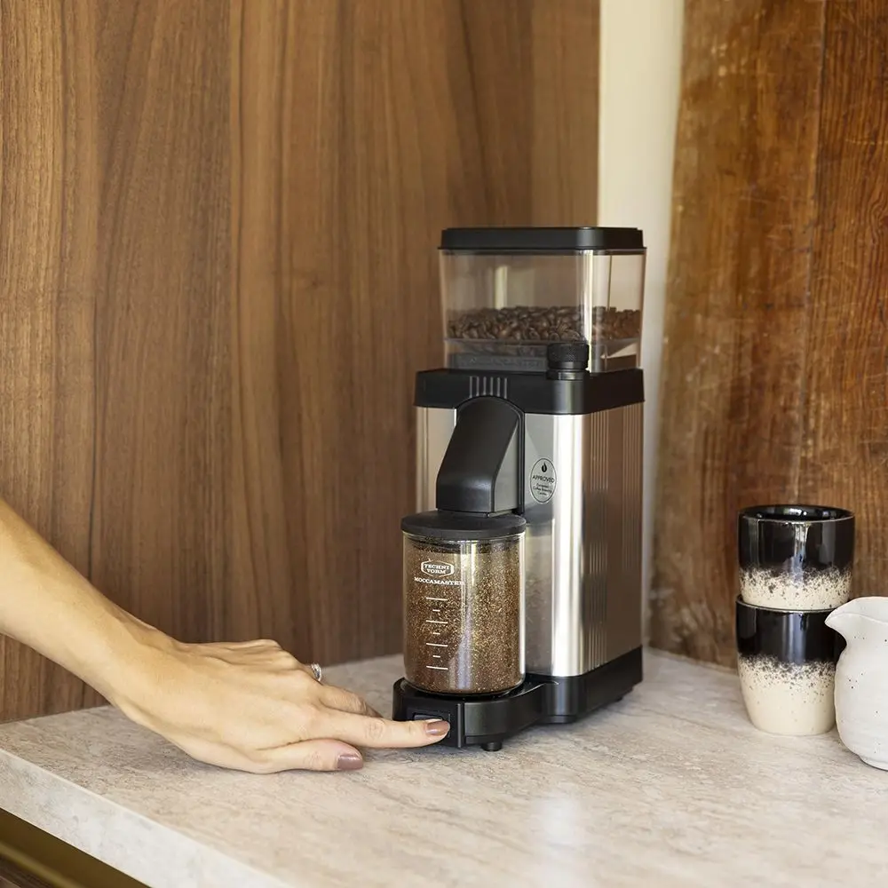 id6-moccamaster-km5-burr-grinder-polished-silver-5.webp