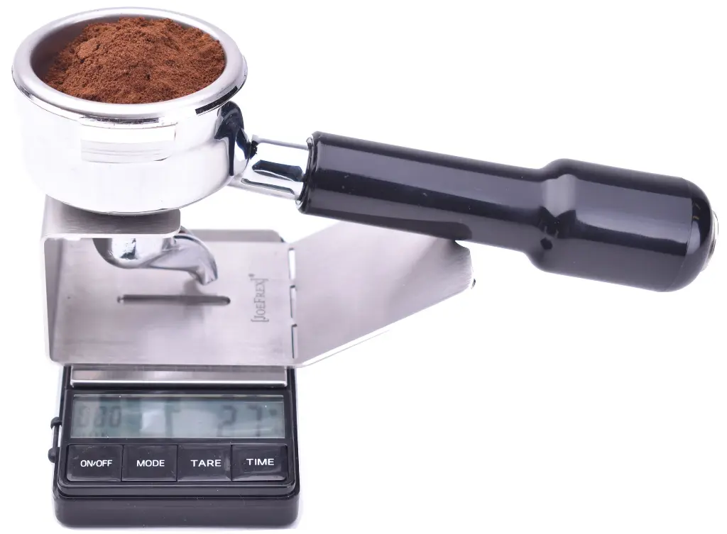 3_ths_portafilter_stand_weighing_coffee-fr.webp